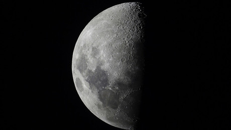Raumschrott-Albtraum! SpaceX-Raketenteile rasen mit 8.700 km/h auf den Mond – und hinterlassen einen riesigen Krater