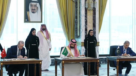 Kriegsallianz gegen Teheran: Türkei, Saudi-Arabien und Pakistan schmieden historisches Verteidigungsbündnis!