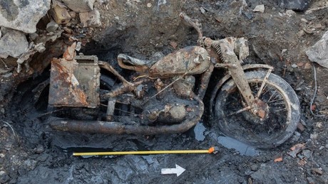 Historisches Relikt aus der NS-Zeit: Wehrmachts-Motorrad aus der Donau geborgen