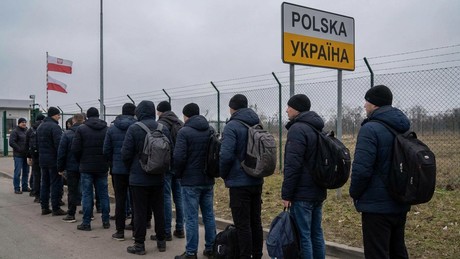 Krieg oder Kälte: EU zwingt ukrainische Kriegsdienstverweigerer in die unmenschliche Entscheidung