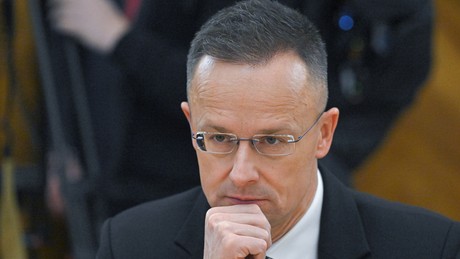 Skandal in Ungarn: Ex-Außenminister Szijjártó unter Korruptionsverdacht – Neue Enthüllungen erschüttern die Regierung!