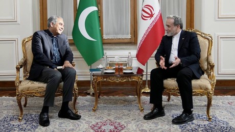 Krieg im Roten Meer: Neue Angriffe auf Schiffe – Friedensgespräche mit dem Iran am Scheideweg