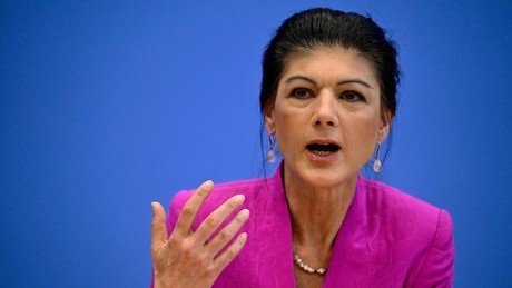 Wagenknecht lehnt Höckes „Wanderpokal“-Angebot kategorisch ab!