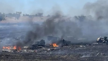 Tödlicher Absturz in Texas: US-Armee-Apache stürzt ab, zwei Piloten tot – Großbrand erschüttert die Region (VIDEO)