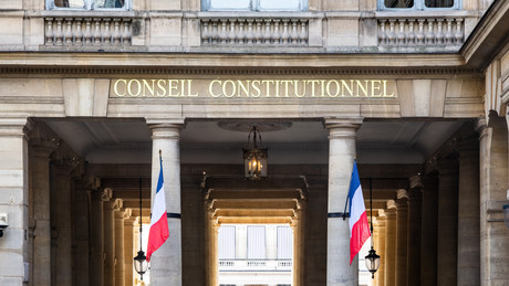 Frankreichs Justiz stoppt Social-Media-Verbot: Gericht kippt Altersgrenze für unter 15-Jährige!