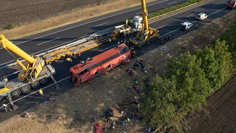 Tödliche Buskatastrophe in Ungarn: Europa in Schockstarre – Mindestens 12 Menschen sterben bei Horror-Crash