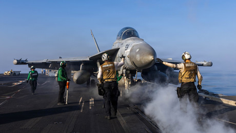US-Admiral schlägt Alarm: Flugzeugträger-Besatzung am Limit – Einsatz nicht mehr tragbar?