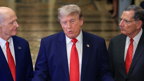 Trumps Zustimmungswerte stürzen ab: Neue Umfrage offenbart historisches Tief