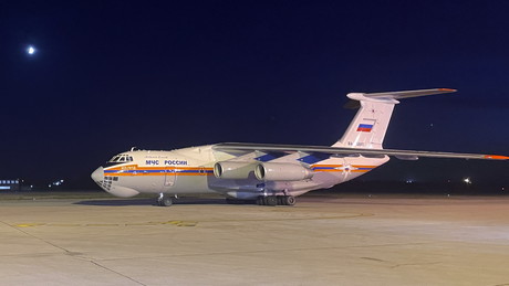 Flammeninferno in Serbien: Russlands Löschflugzeug Il-76 im Sturzflug gegen die Feuerwalze!