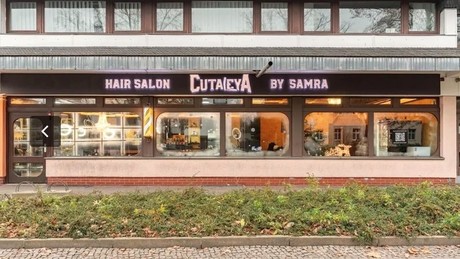 **Berlin-Alarm: Schüsse auf Friseurladen – Sprengsatz direkt daneben entdeckt!**